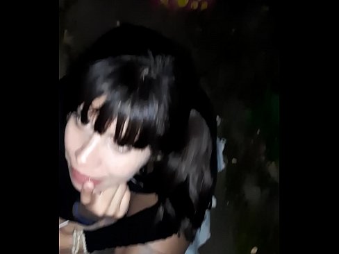 ❤️ Në rrugë penisi i fryrë në këmbim të karamele Porno e bukur në sq.tuberxxx-com.ru ❌