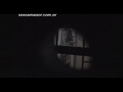 ❤️ Blondie filmohet fshehurazi nga një soditës i lagjes i fshehur pas tullave të zbrazëta Porno e bukur në sq.tuberxxx-com.ru ❌